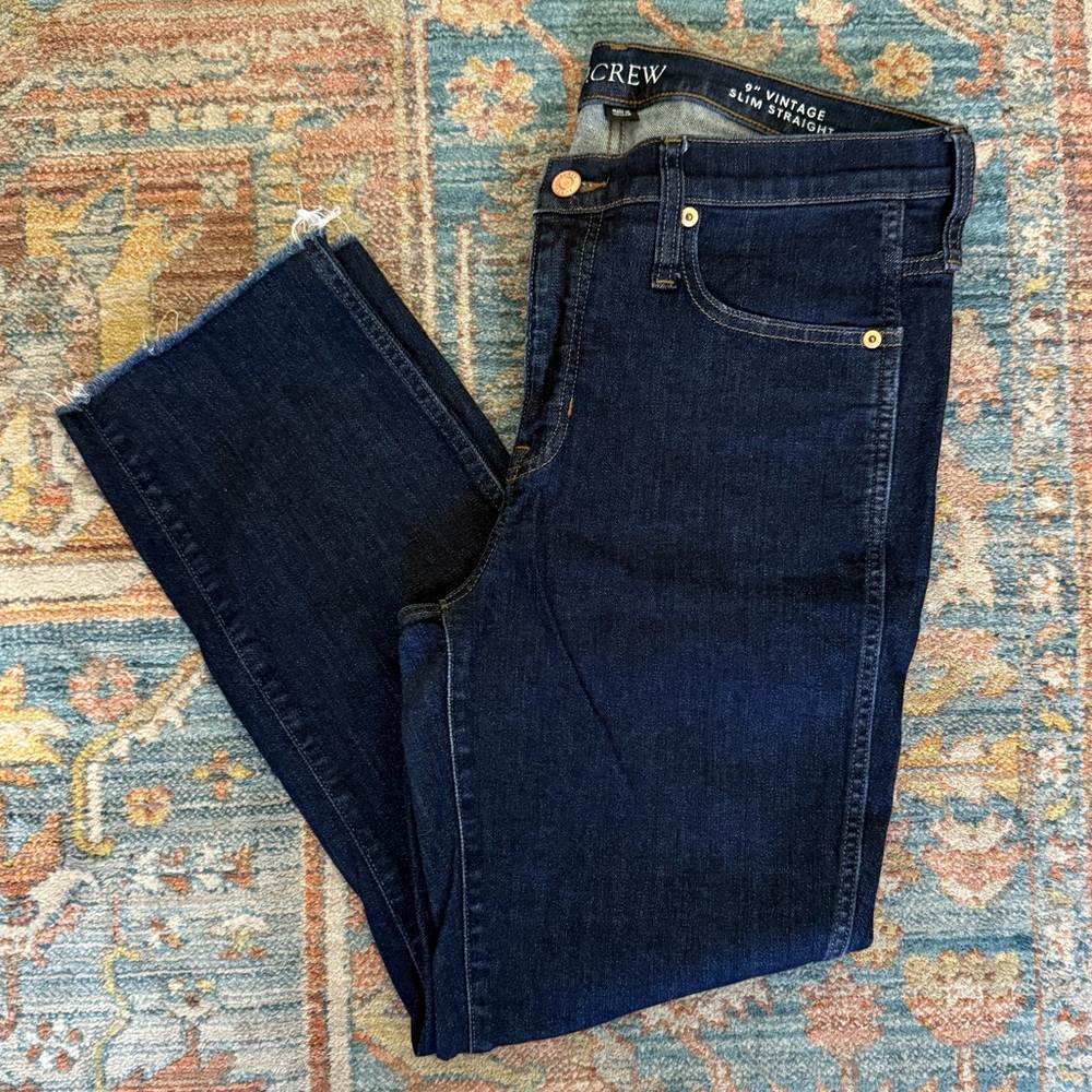 EUC 9" mid-rise vintage slim-straight jean in resin rinse - Size 30